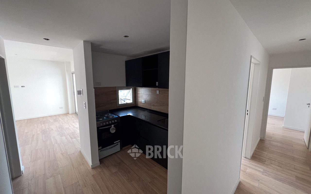 ALVAREZ, JULIAN al 700 Piso 8 12