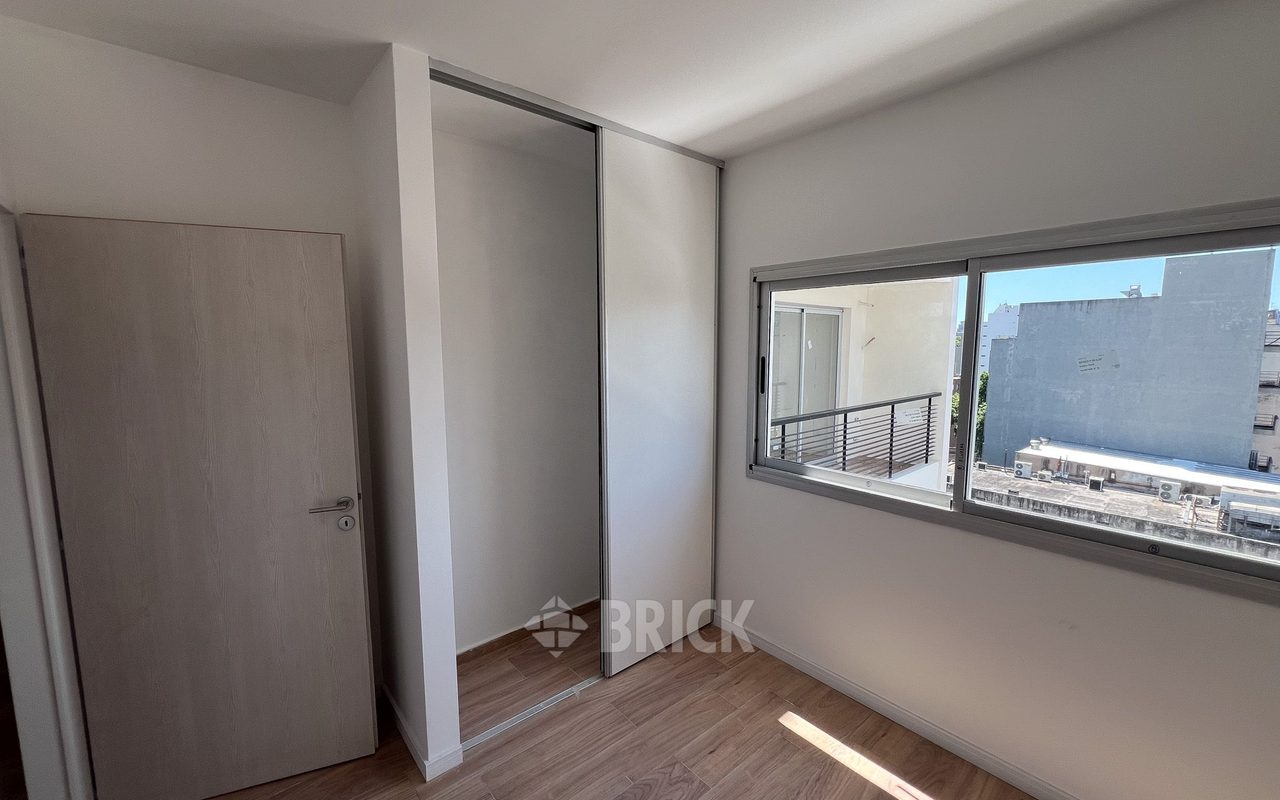 ALVAREZ, JULIAN al 700 Piso 8 14