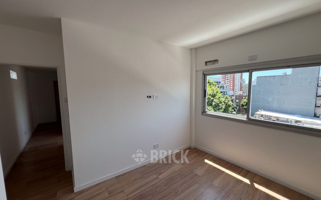 ALVAREZ, JULIAN al 700 Piso 8 16