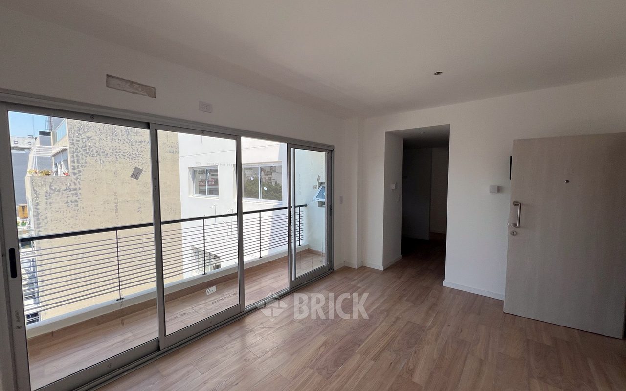 ALVAREZ, JULIAN al 700 Piso 8 3