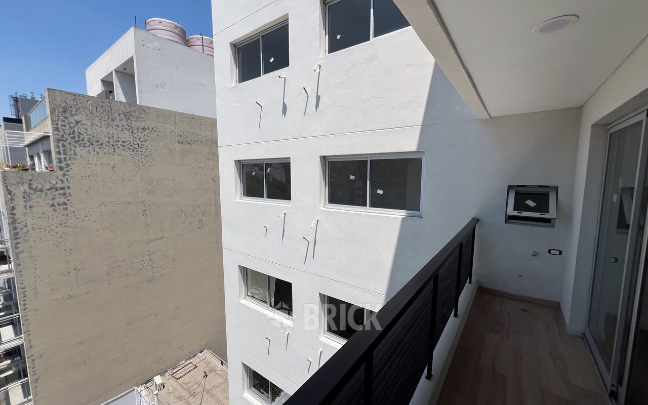 ALVAREZ, JULIAN al 700 Piso 8 5