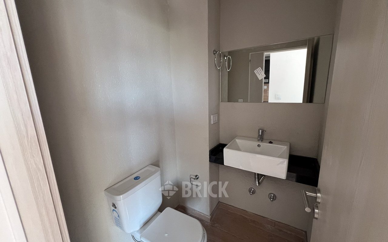 ALVAREZ, JULIAN al 700 Piso 8 6