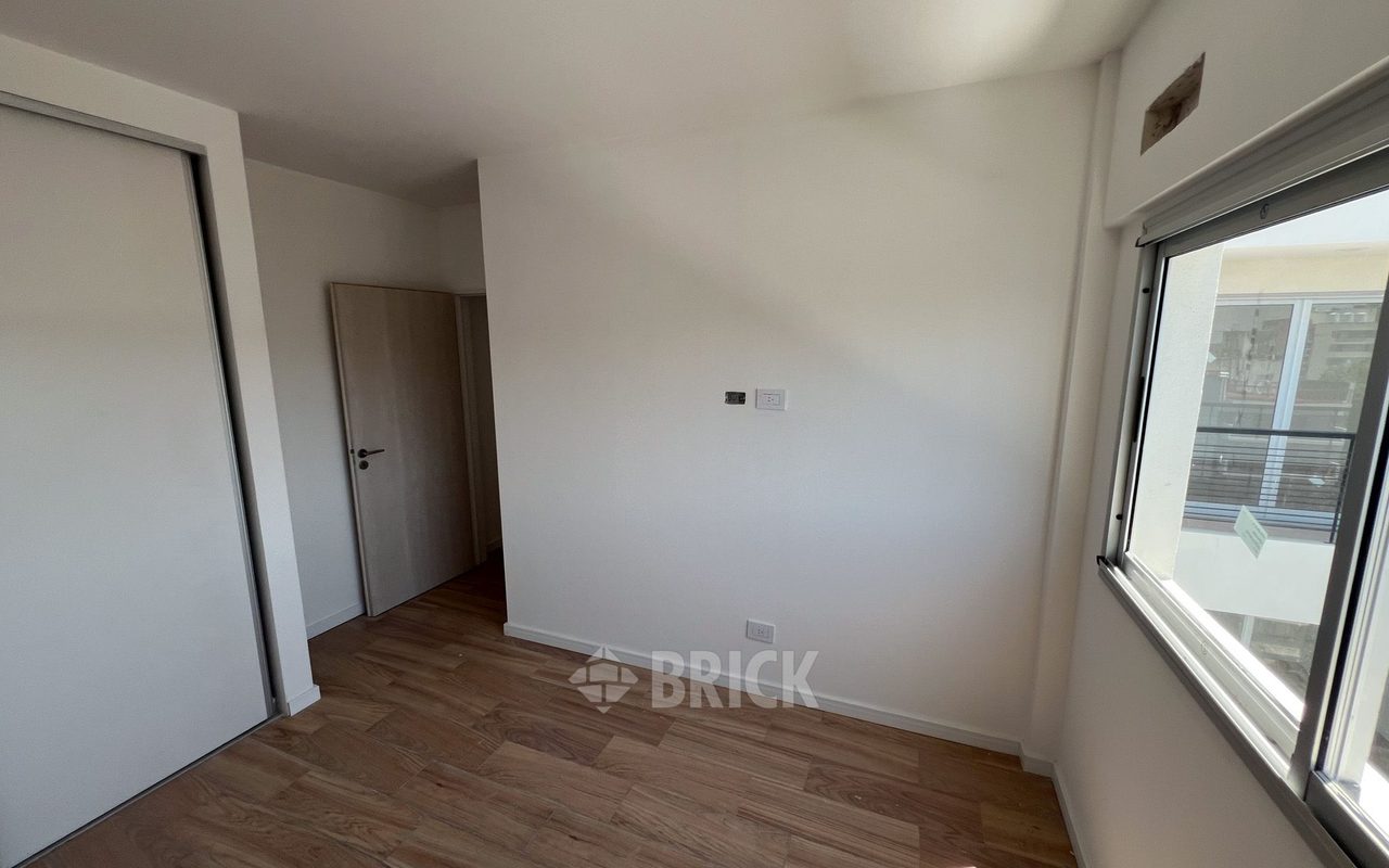 ALVAREZ, JULIAN al 700 Piso 9 16