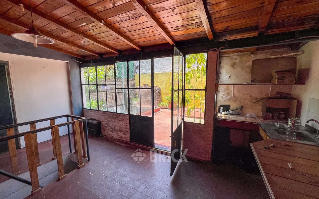 MARTINEZ, ENRIQUE al 700 Piso PB 1