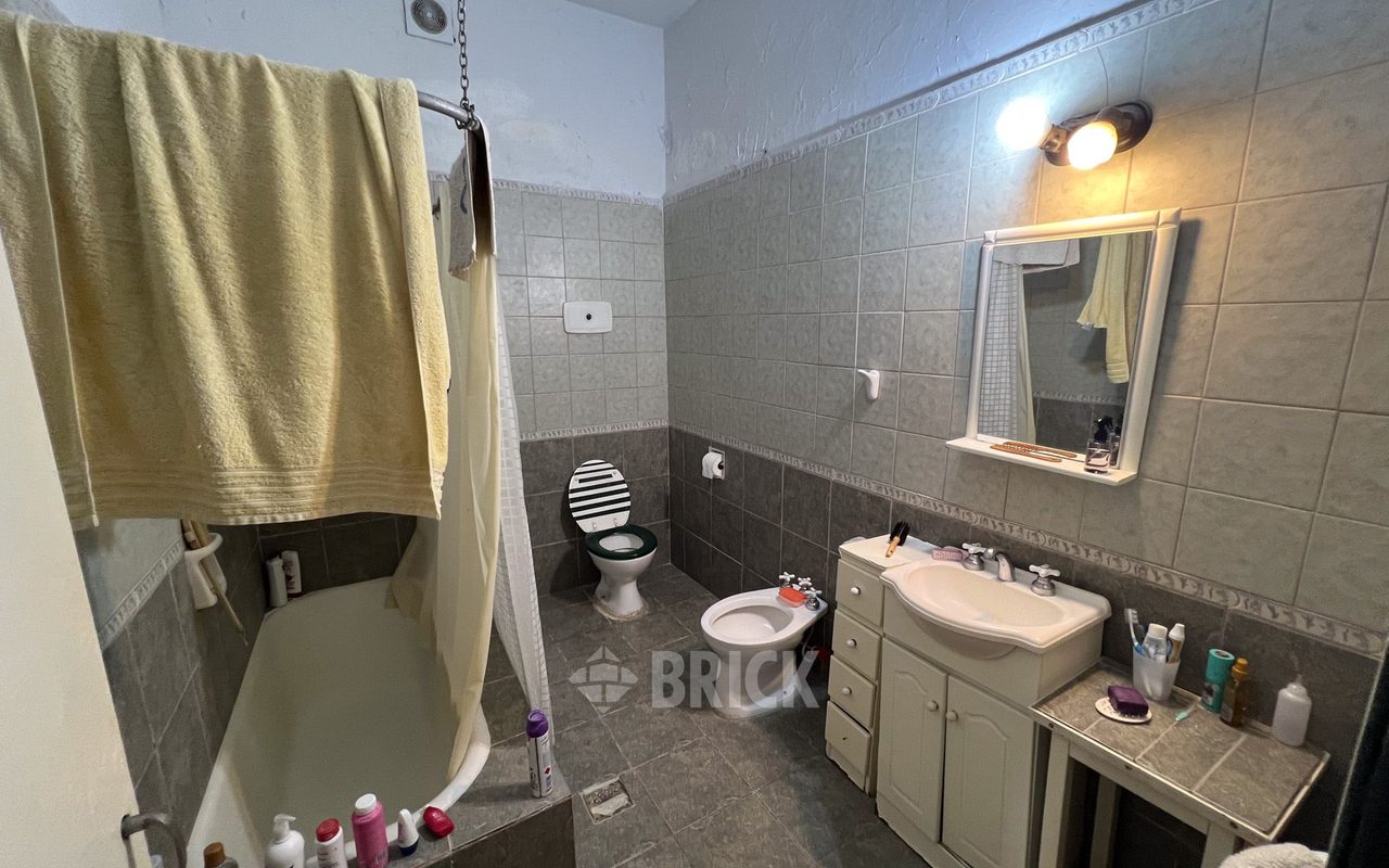 MARTINEZ, ENRIQUE al 700 Piso PB 18