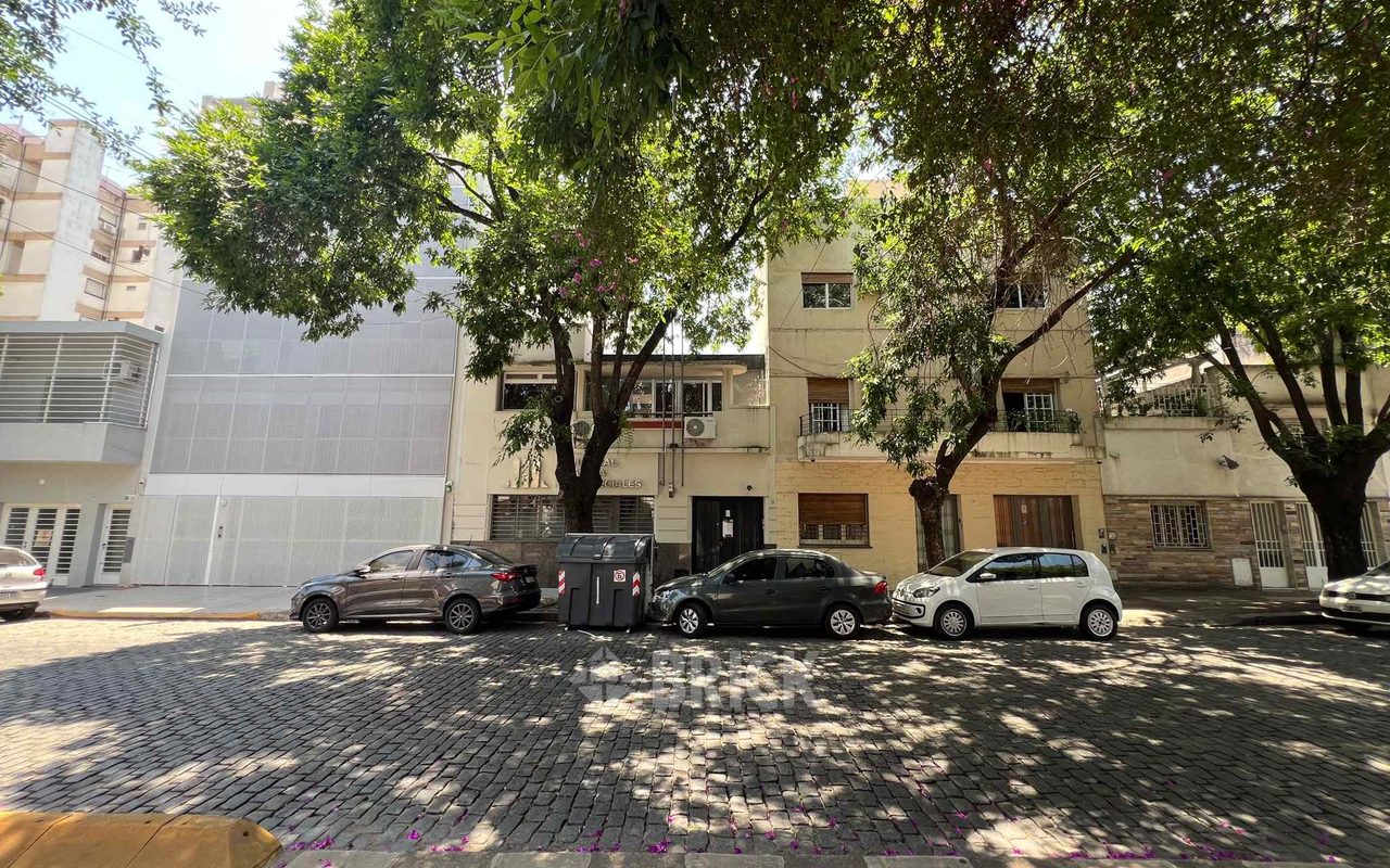 MARTINEZ, ENRIQUE al 700 Piso PB 20