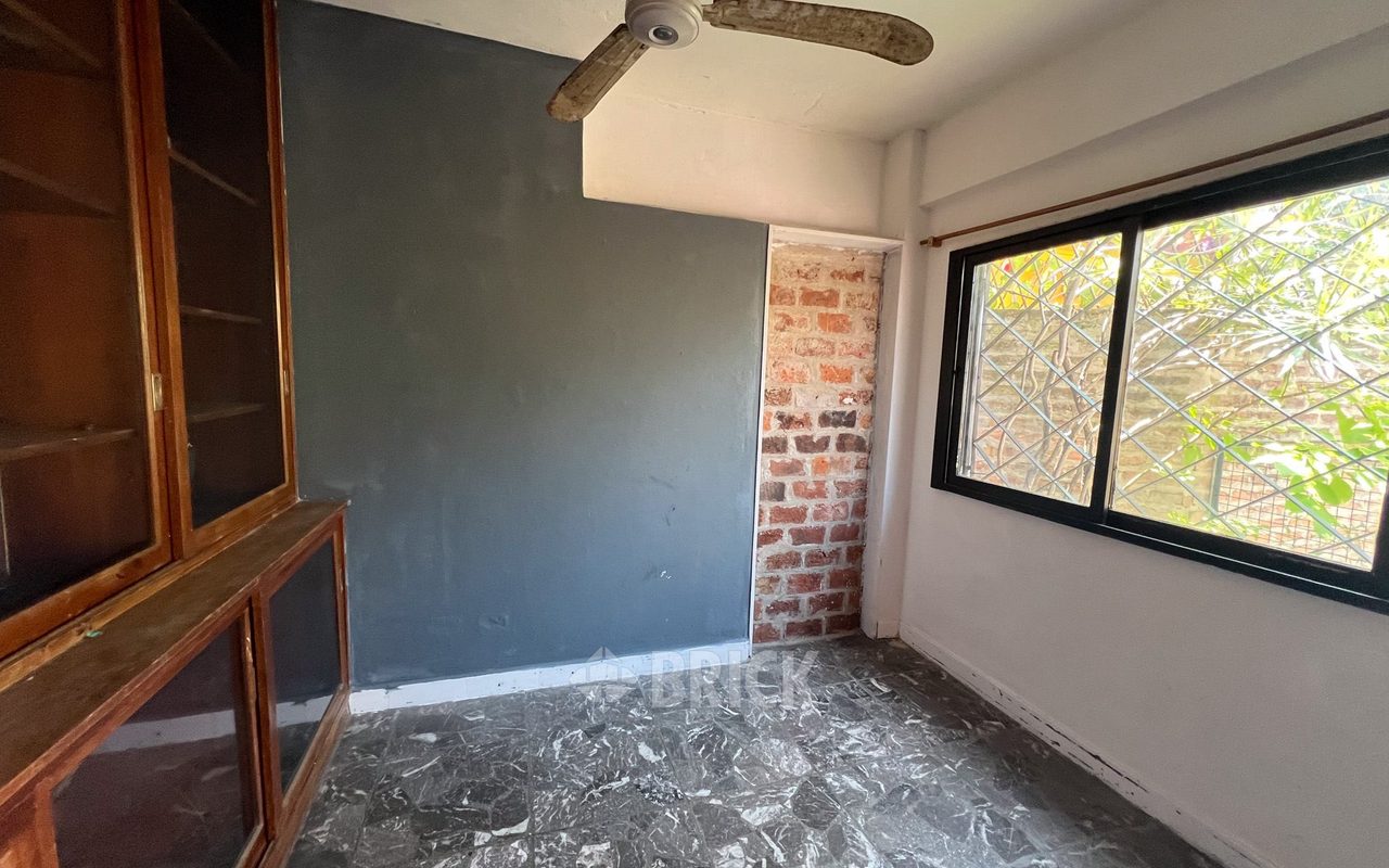 MARTINEZ, ENRIQUE al 700 Piso PB 5