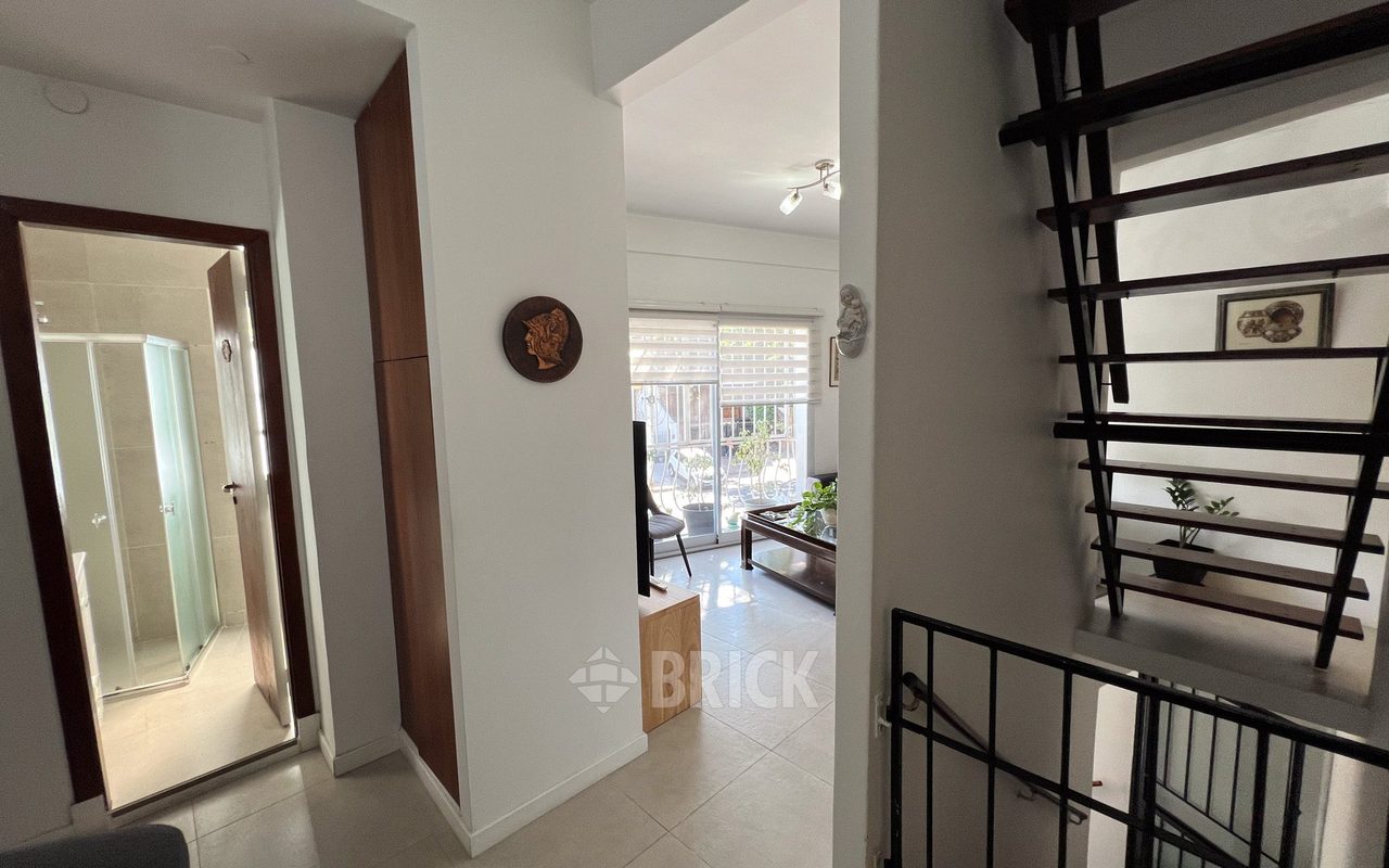 COMBATIENTES DE MALVINAS, AV. al 3700 Piso 1 7