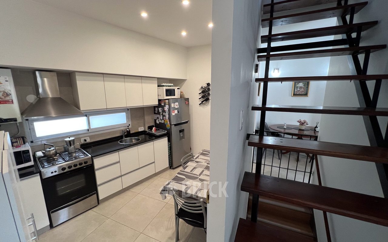 COMBATIENTES DE MALVINAS, AV. al 3700 Piso 1 8