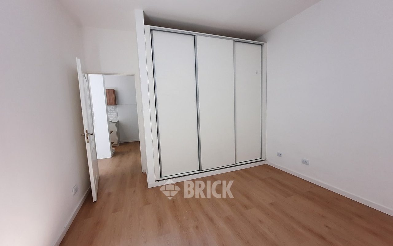 ESPINOSA al 1500 Piso PB 16