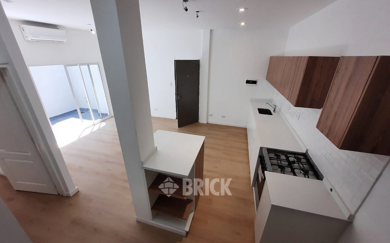 ESPINOSA al 1500 Piso PB 21