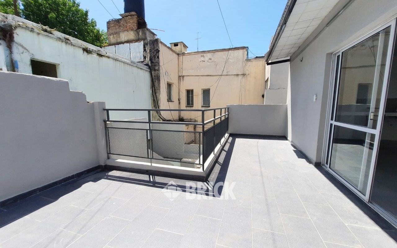 ESPINOSA al 1500 Piso PB 27