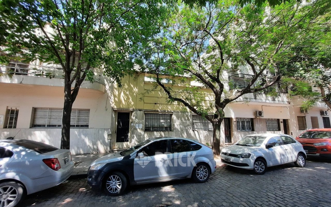 ESPINOSA al 1500 Piso PB 35