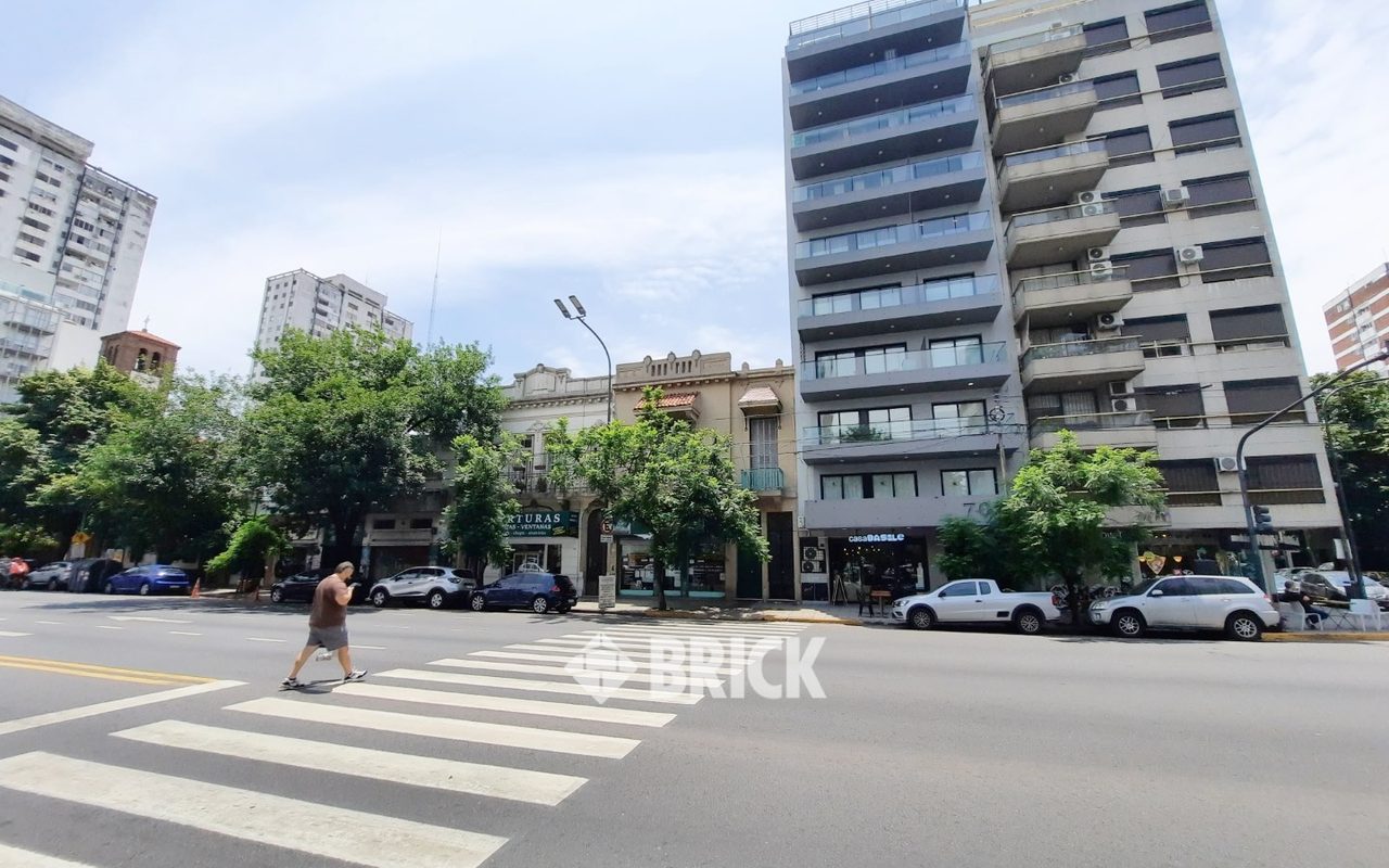 ALVAREZ THOMAS, AV. al 700 74
