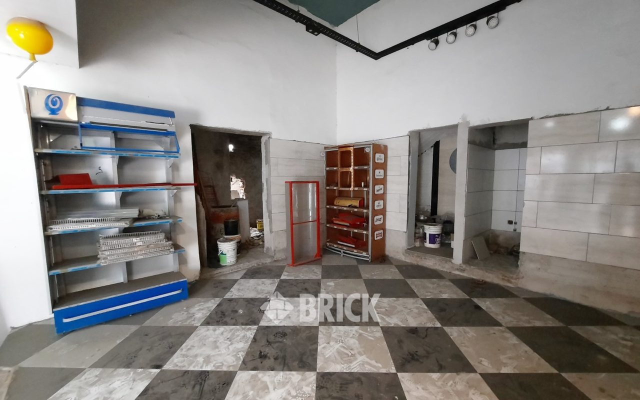 YRIGOYEN, HIPOLITO, AV. al 6600 10