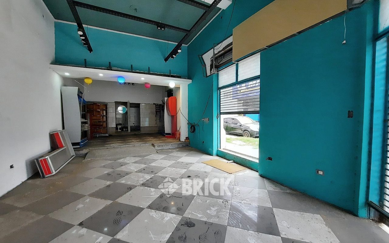 YRIGOYEN, HIPOLITO, AV. al 6600 8