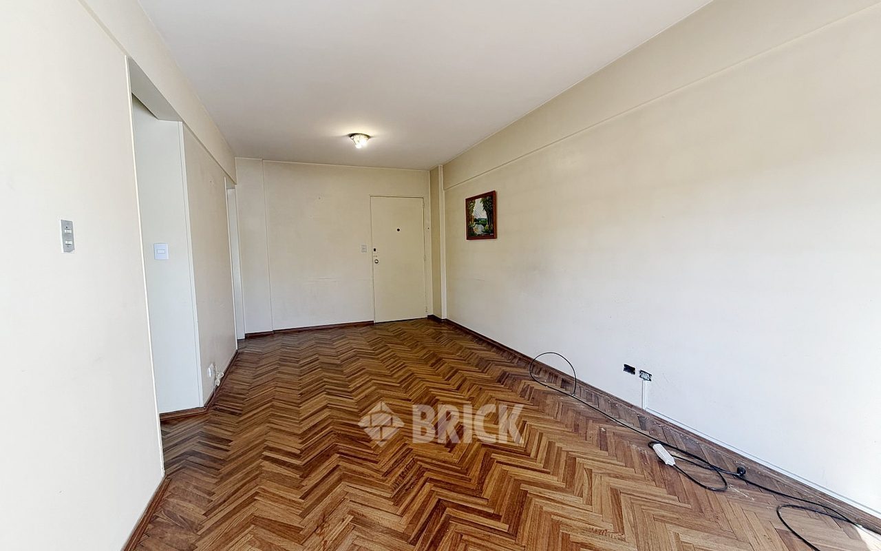 THAMES al 1800 Piso 3 5
