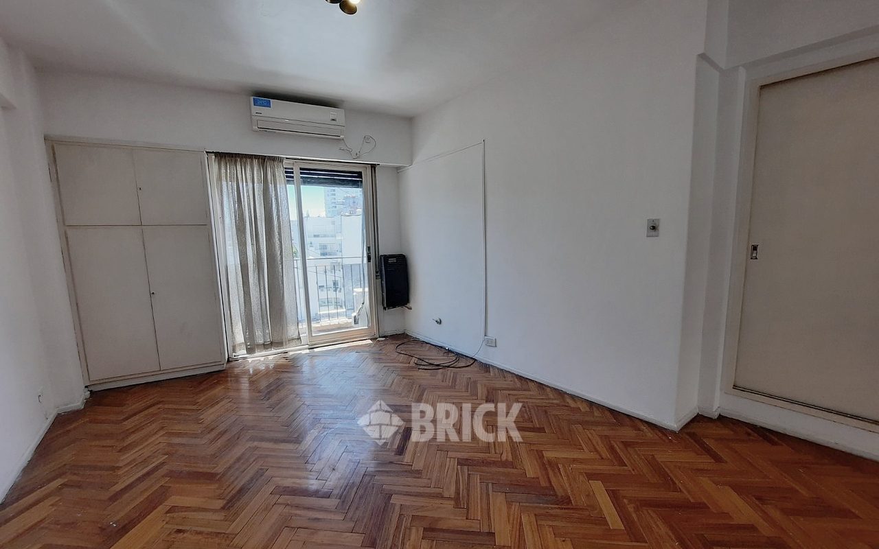 ALVAREZ, JULIAN al 2400 Piso 9 1