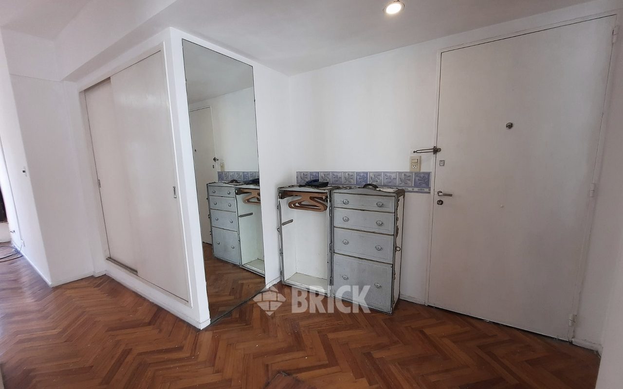 ALVAREZ, JULIAN al 2400 Piso 9 13