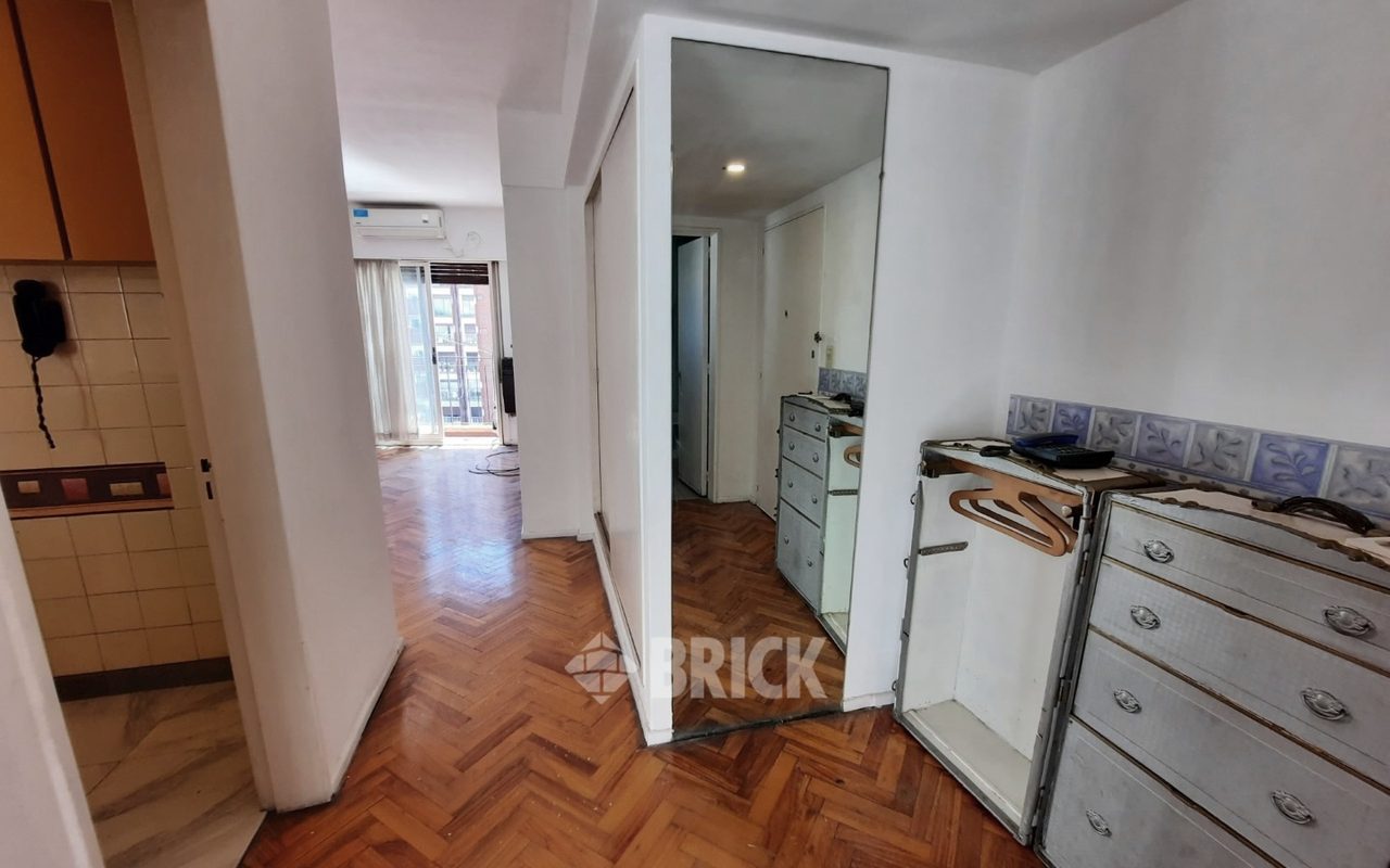 ALVAREZ, JULIAN al 2400 Piso 9 14