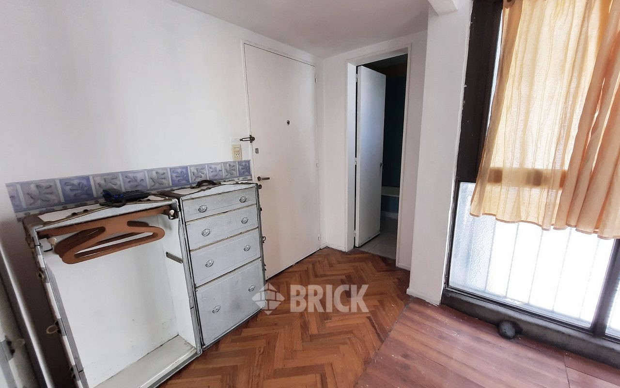 ALVAREZ, JULIAN al 2400 Piso 9 15