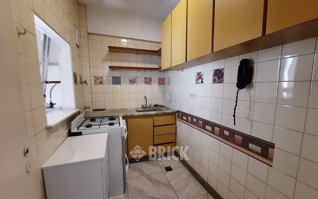 ALVAREZ, JULIAN al 2400 Piso 9 16