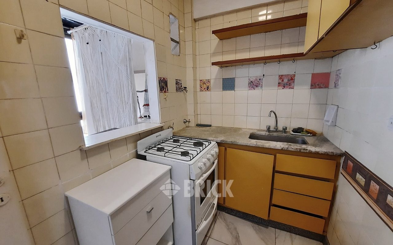 ALVAREZ, JULIAN al 2400 Piso 9 17