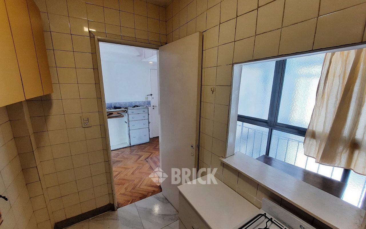 ALVAREZ, JULIAN al 2400 Piso 9 18