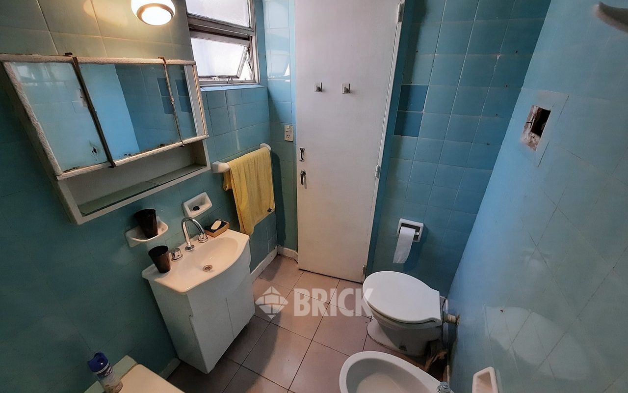 ALVAREZ, JULIAN al 2400 Piso 9 20