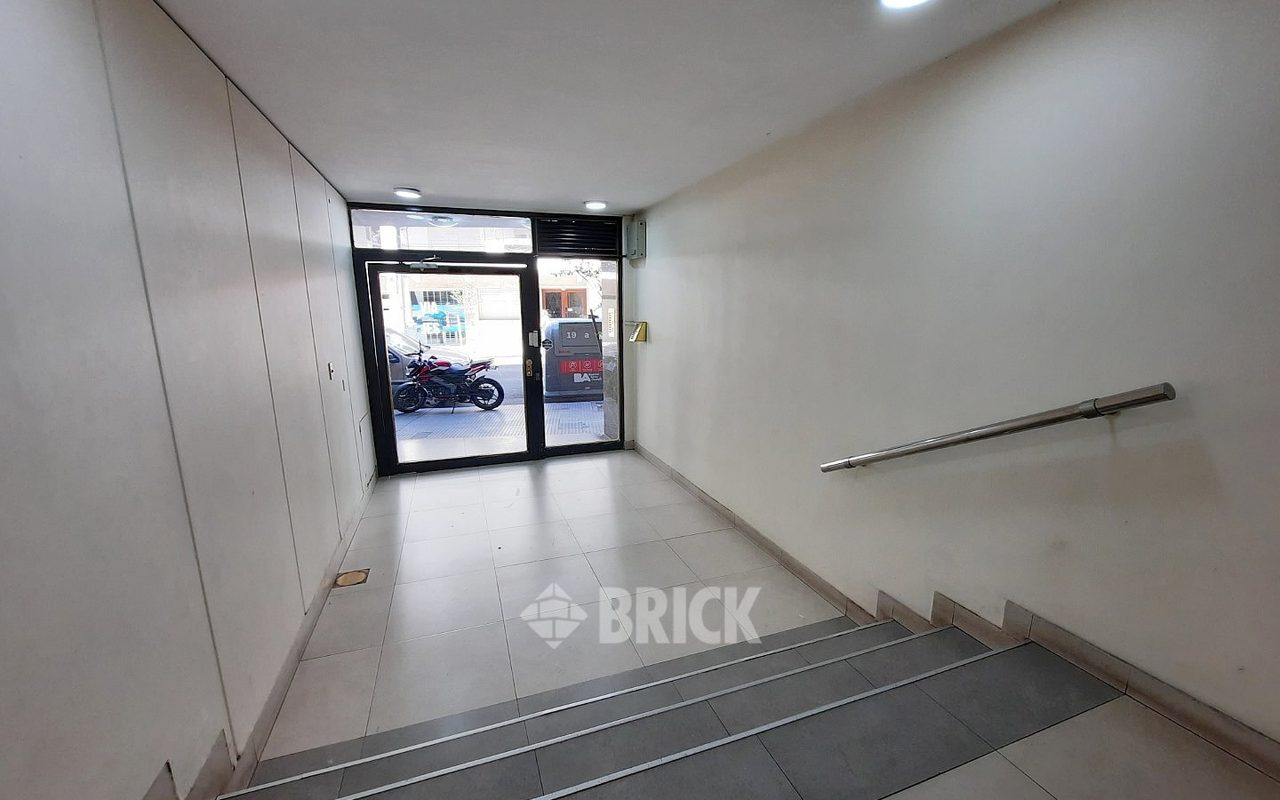 ALVAREZ, JULIAN al 2400 Piso 9 21