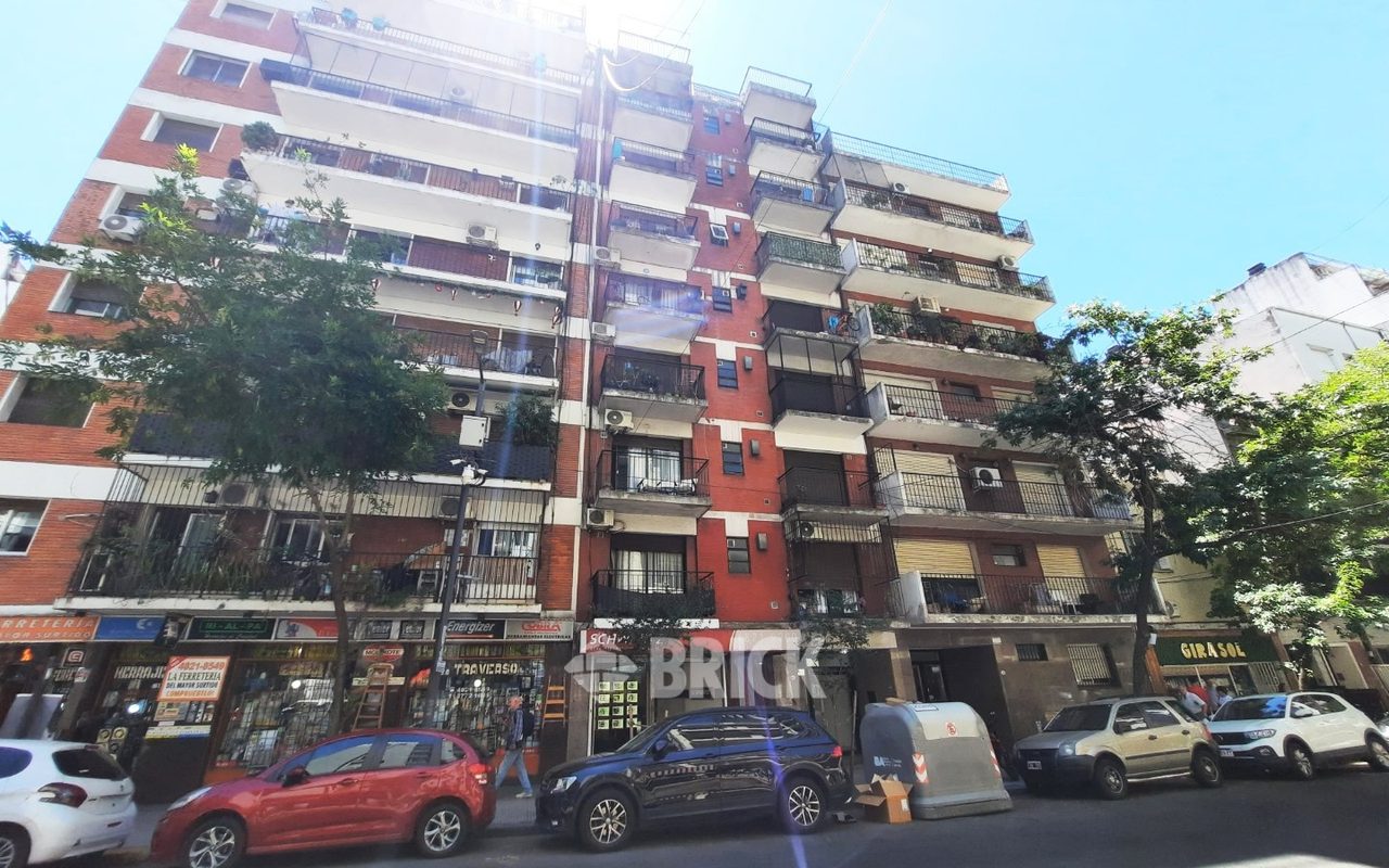 ALVAREZ, JULIAN al 2400 Piso 9 25