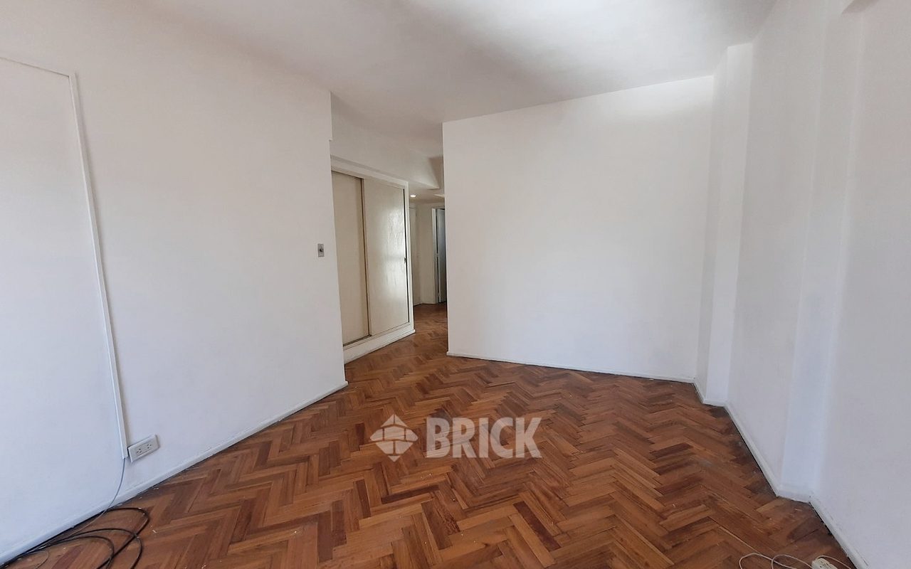 ALVAREZ, JULIAN al 2400 Piso 9 4