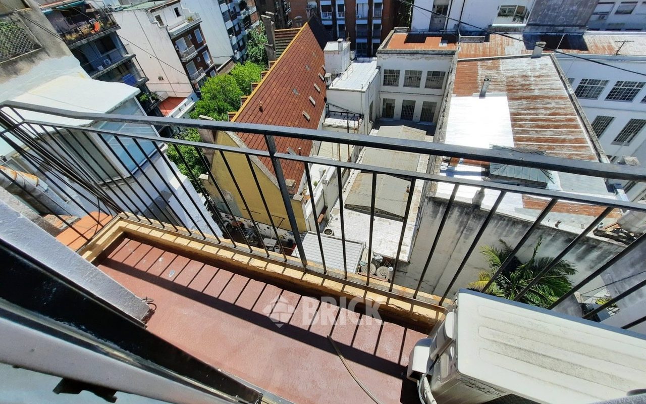 ALVAREZ, JULIAN al 2400 Piso 9 5