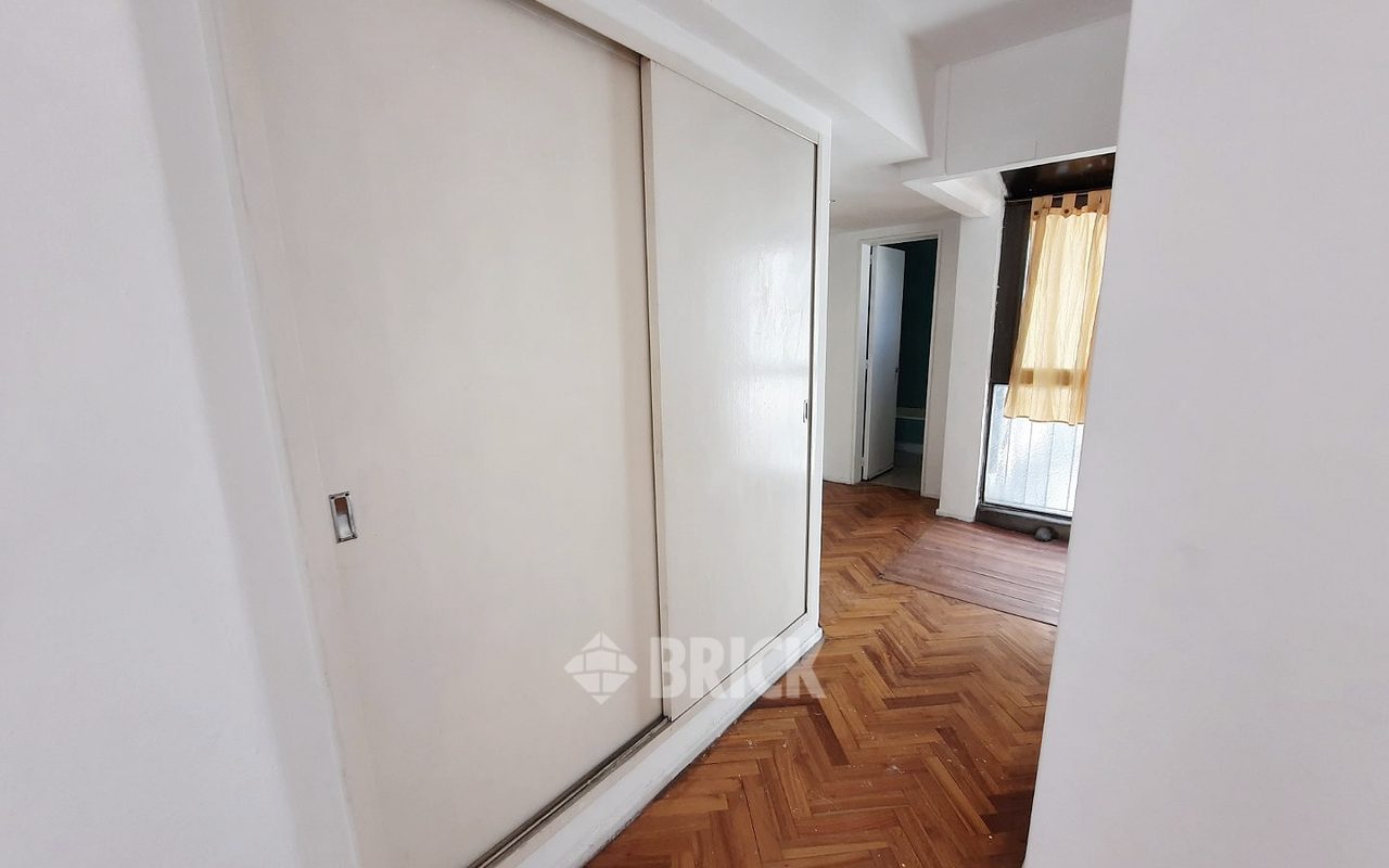 ALVAREZ, JULIAN al 2400 Piso 9 8