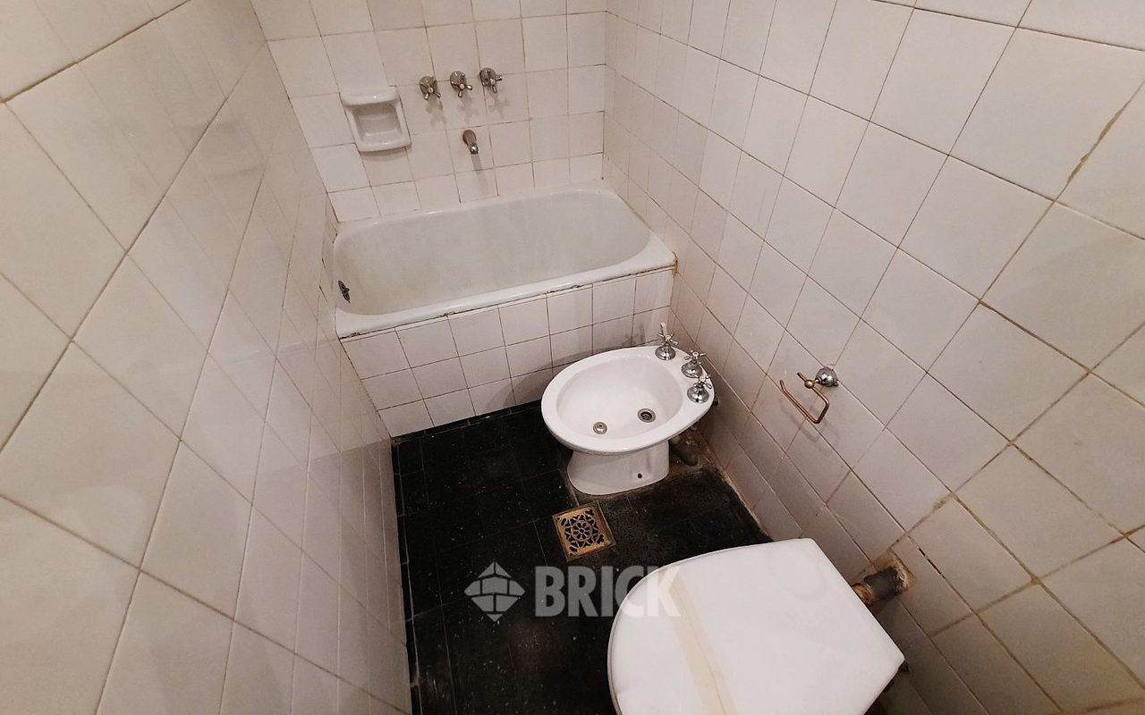 TUCUMAN al 600 Piso PB 12