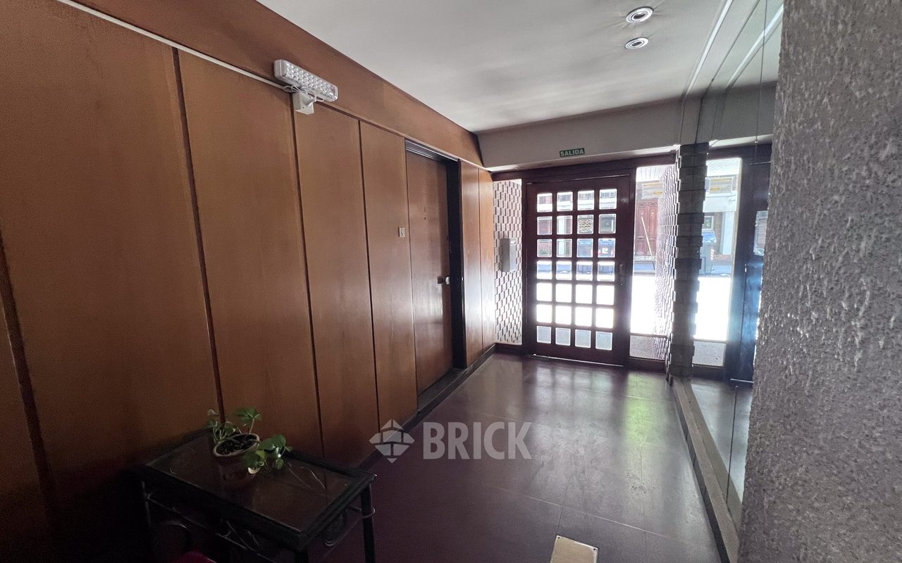 SALGUERO, JERONIMO al 300 Piso 5 12