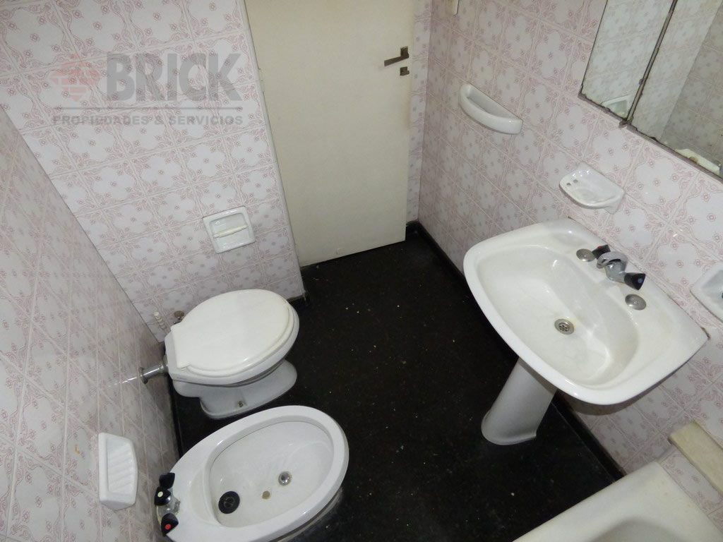 RIVADAVIA, AV. al 2800 Piso 1 12