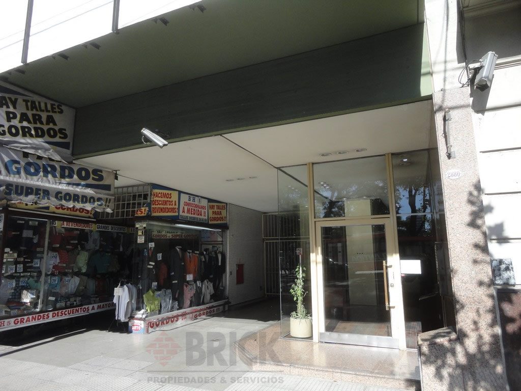 RIVADAVIA, AV. al 2800 Piso 1 18