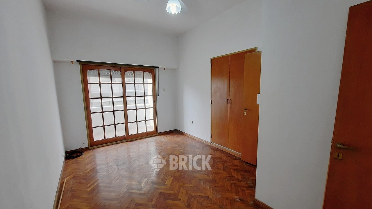 SARMIENTO al 2200 Piso 4 3