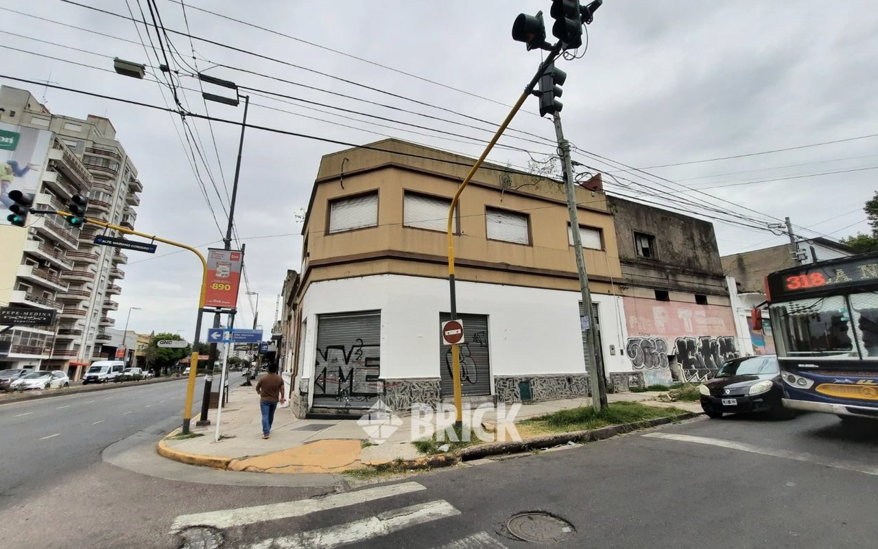 YRIGOYEN, HIPOLITO, AV. al 6600 4