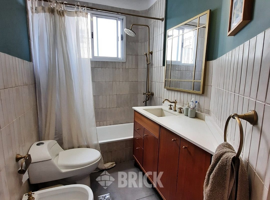 RIVADAVIA, AV. al 6200 Piso 2 18