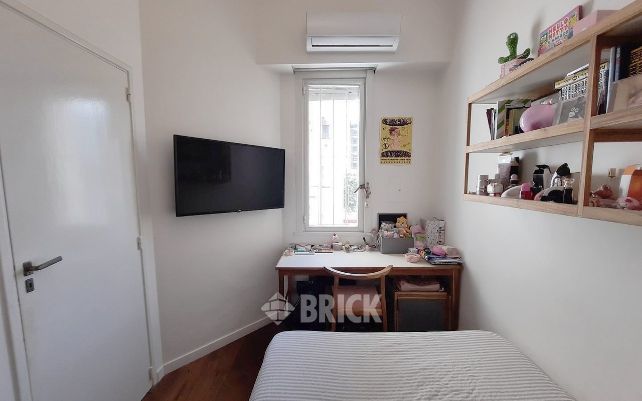 RIVADAVIA, AV. al 6200 Piso 2 20