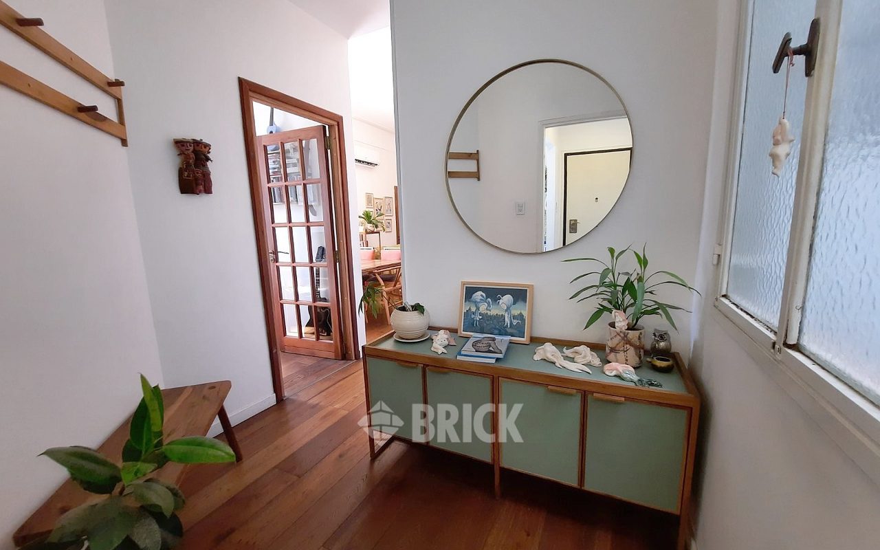 RIVADAVIA, AV. al 6200 Piso 2 22