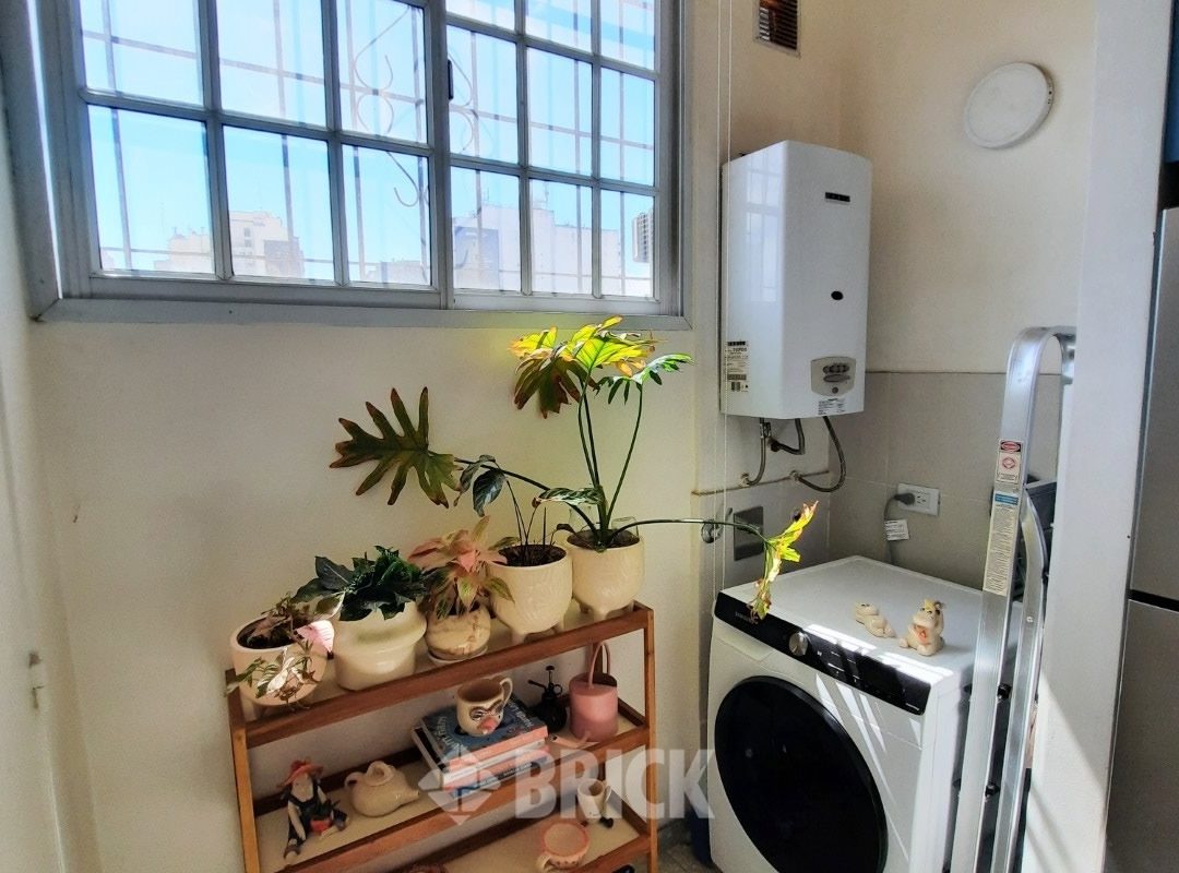 RIVADAVIA, AV. al 6200 Piso 2 31