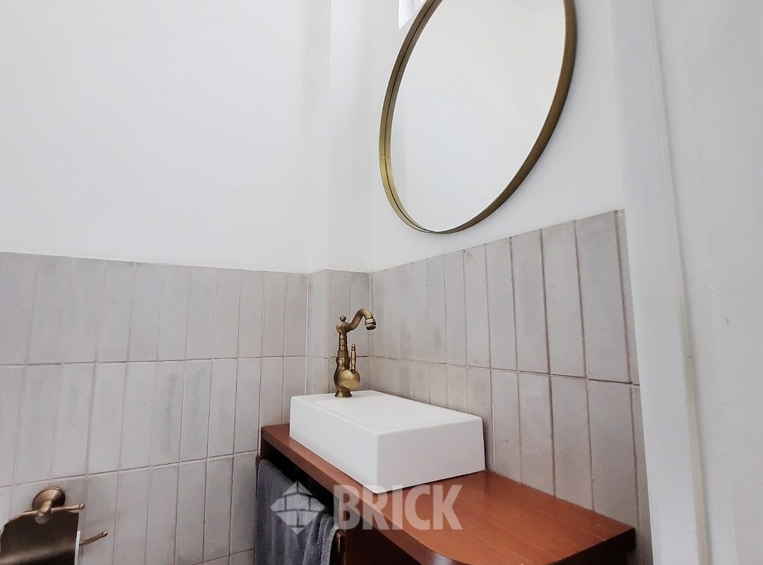 RIVADAVIA, AV. al 6200 Piso 2 33