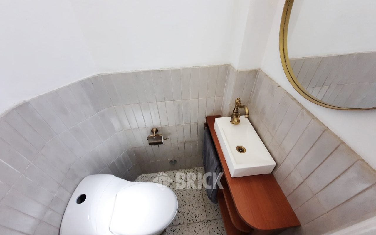 RIVADAVIA, AV. al 6200 Piso 2 34