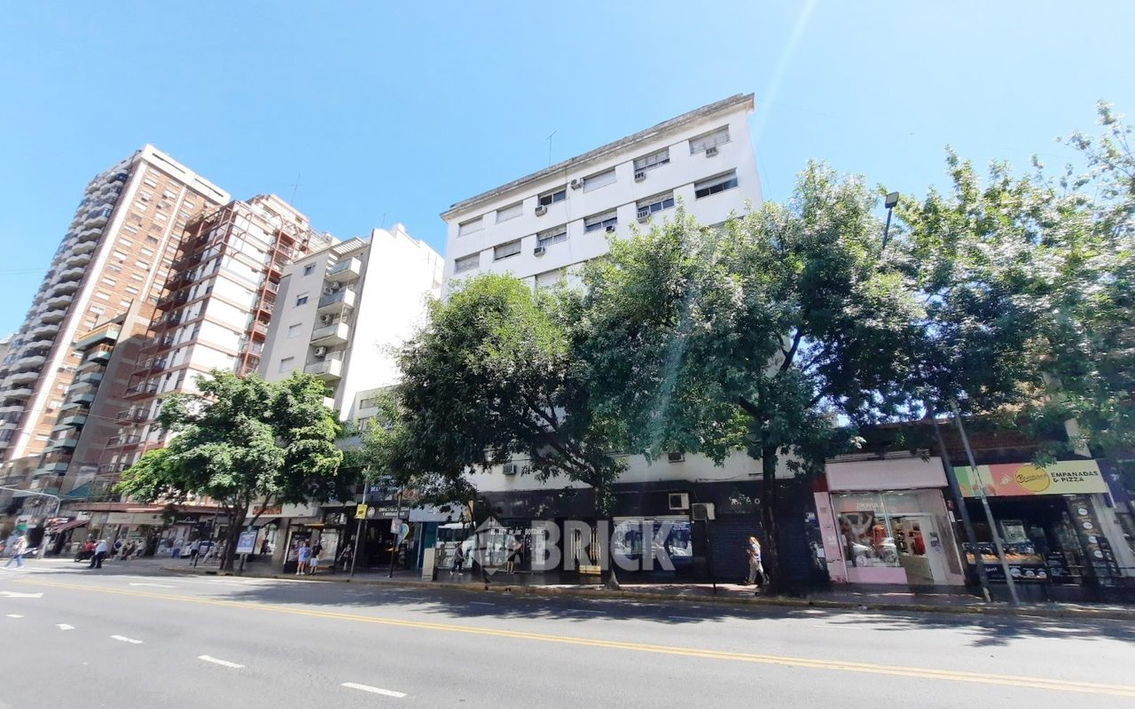 RIVADAVIA, AV. al 6200 Piso 2 38