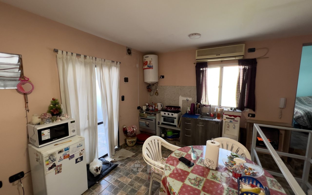 RIVADAVIA, AV. al 3800 Piso 1 14