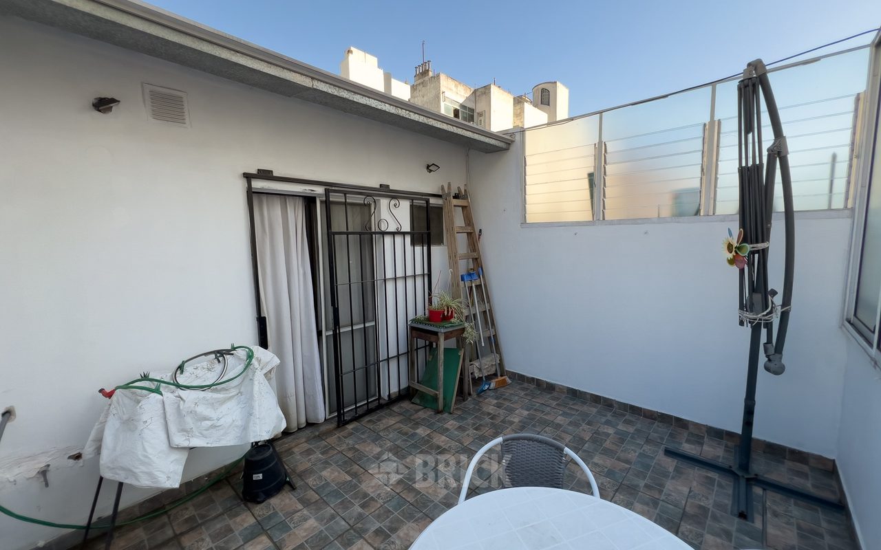 RIVADAVIA, AV. al 3800 Piso 1 17