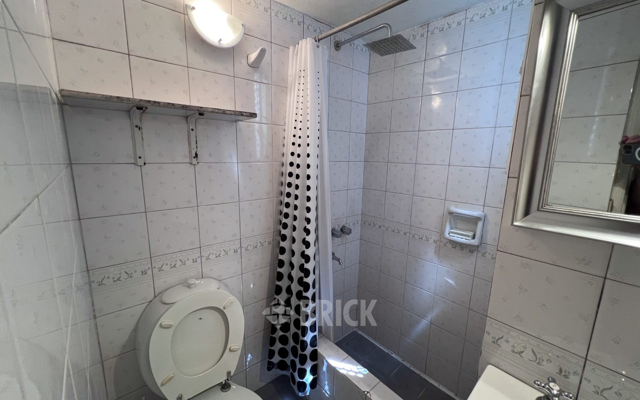 THAMES al 1800 Piso 3 10